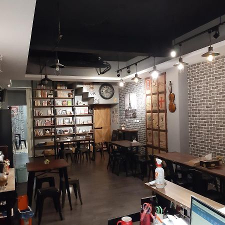 Quiet Hostel - Minquan Inn Tainan Luaran gambar