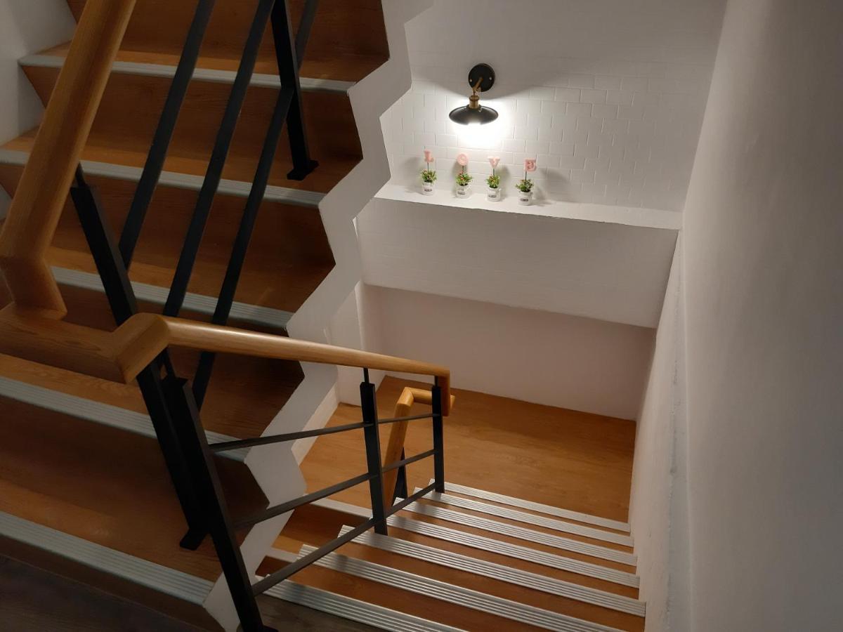 Quiet Hostel - Minquan Inn Tainan Luaran gambar