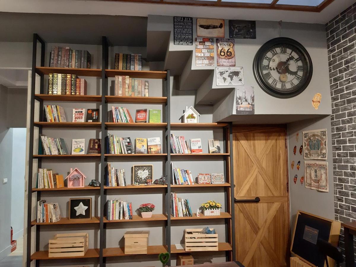 Quiet Hostel - Minquan Inn Tainan Luaran gambar